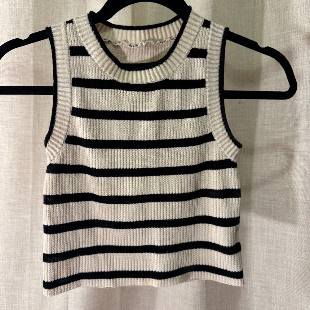 Striped Ribbed Knit Cropped Tank – Black & Cream